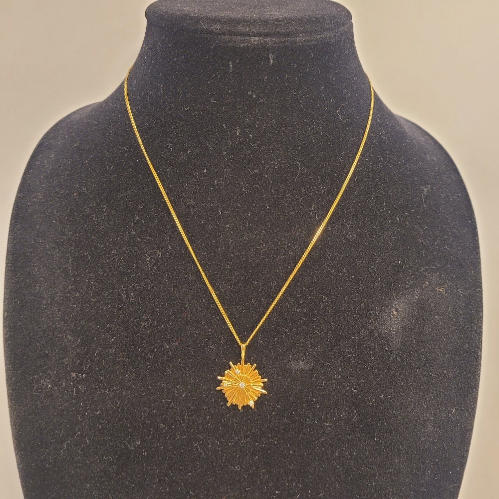 Astrid & Miyu Starburst Necklace 18k Goldplated New
